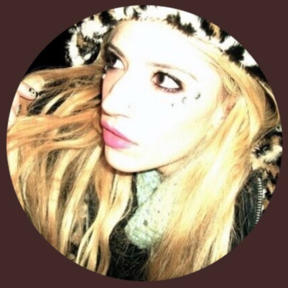 Meet your Posher, Brett Elizabeth - Picture 1 of 1